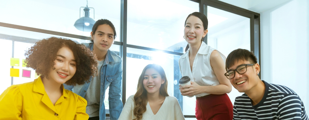 与全球最佳雇主  YY易游m6米乐光电<br>
一起探索未来职涯可能