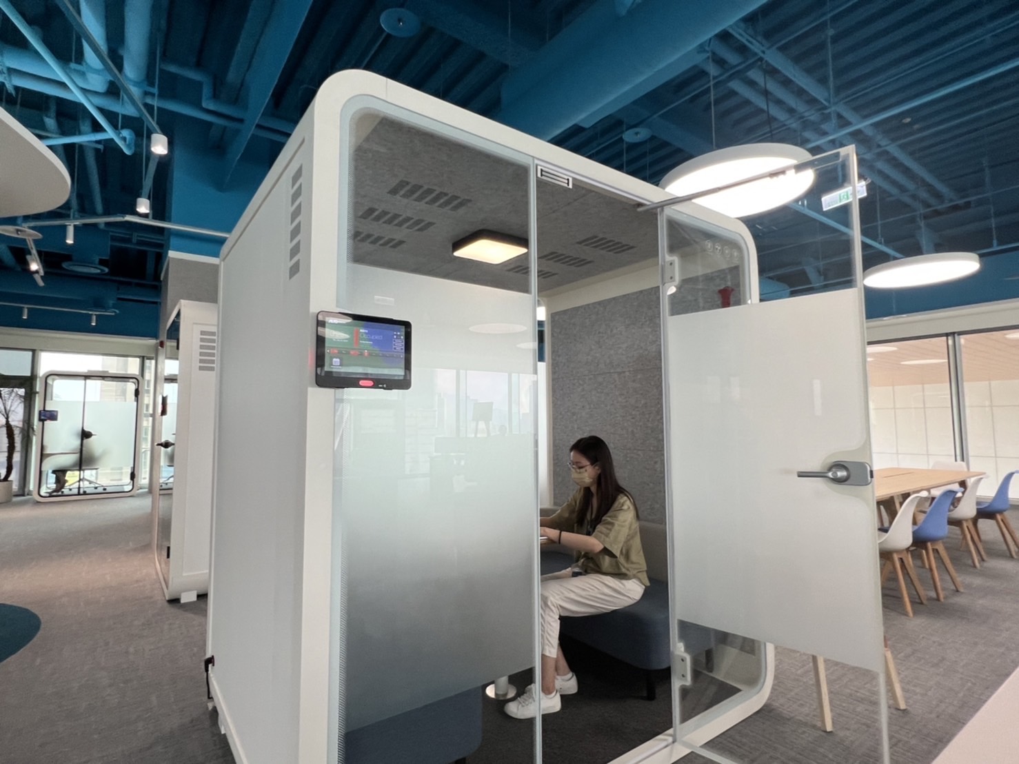 友達高雄據點的智慧行動辦公艙，展現友達在面板以外的研發應用軟實力