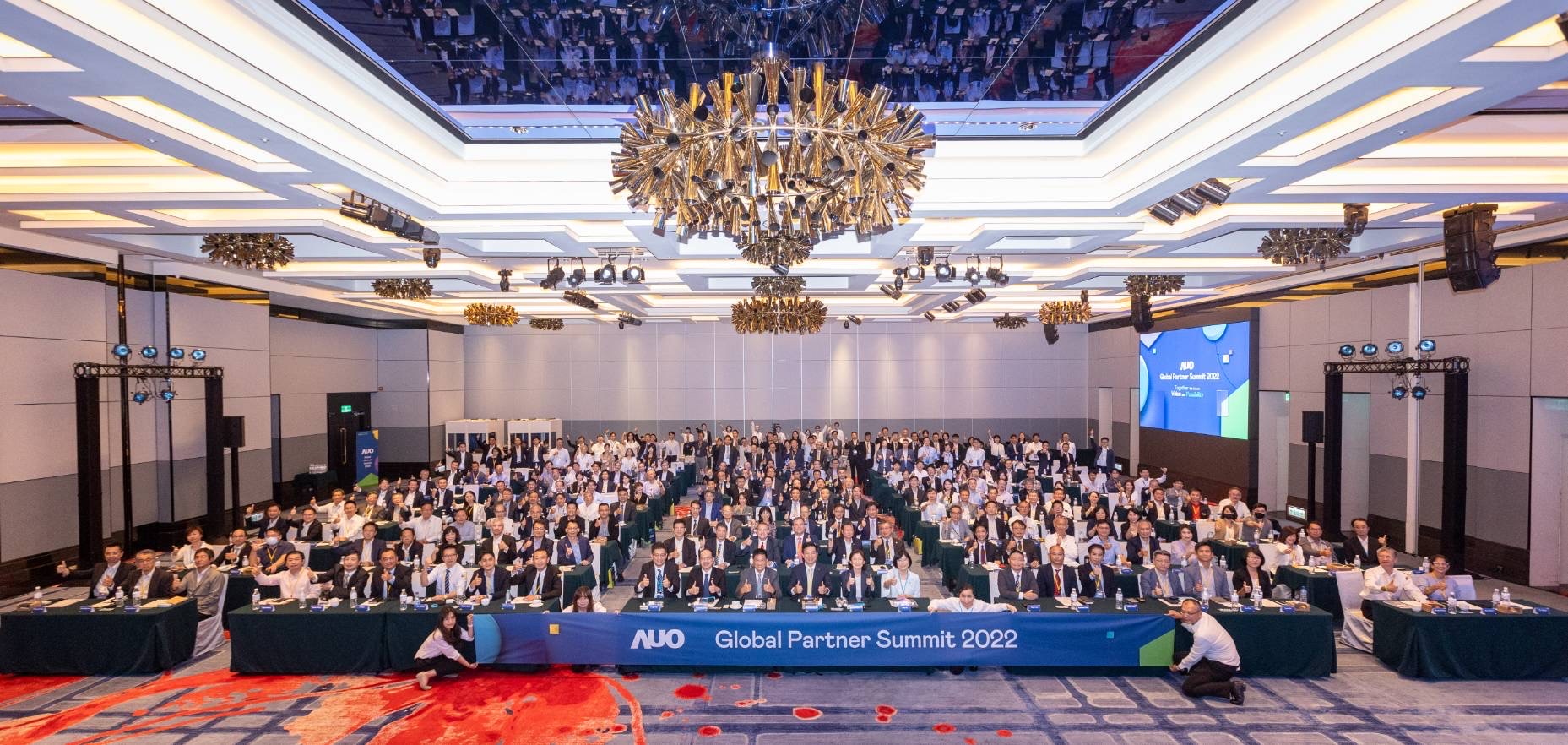 友達推動「安心、創新、用心、同心、盡心」五星職旅，為菲籍員工打造全方位照護，首度贏得「人權實踐與發展領袖獎」殊榮