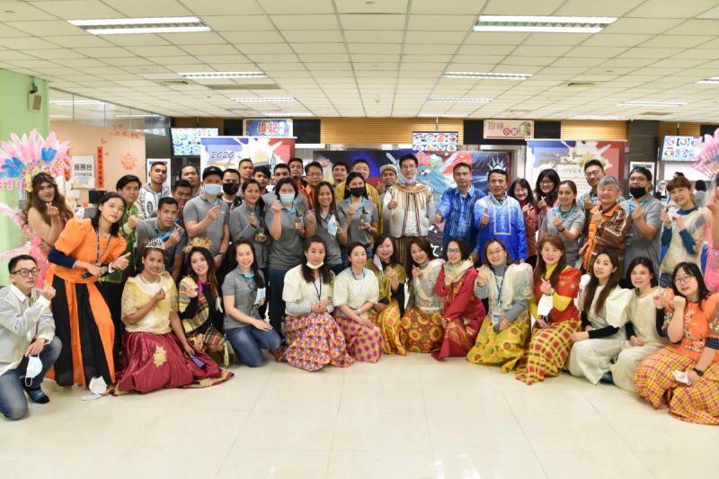 友達推動「安心、創新、用心、同心、盡心」五星職旅，為菲籍員工打造全方位照護，首度贏得「人權實踐與發展領袖獎」殊榮