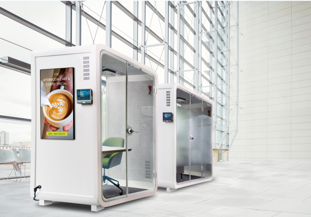 YY易游m6米乐子公司达擎之智慧行动办公舱，采用PDLC智能调光玻璃设计，透过通电与断电的电流切换，呈现透明与雾面效果，具节能降耗特性并兼顾隐私，确保信息安全