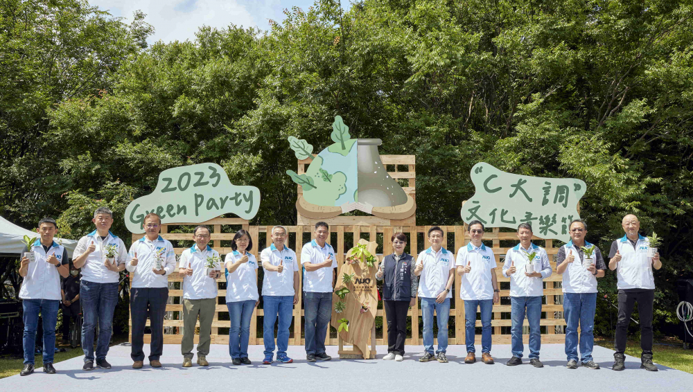 友達光電攜手供應商夥伴及台中市政府，共同倡議及推廣加樹減塑、節能減碳的淨零綠生活