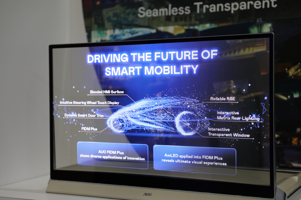 YY易游m6米乐凭借着超高亮度和透明度，这款30吋透明Micro LED显示器在AR系统与智慧零售具有潜在的应用价值。