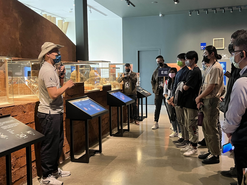 友達招募員工為文化志工，擔任文化館導覽大使，積極推廣文資保存、文史教育