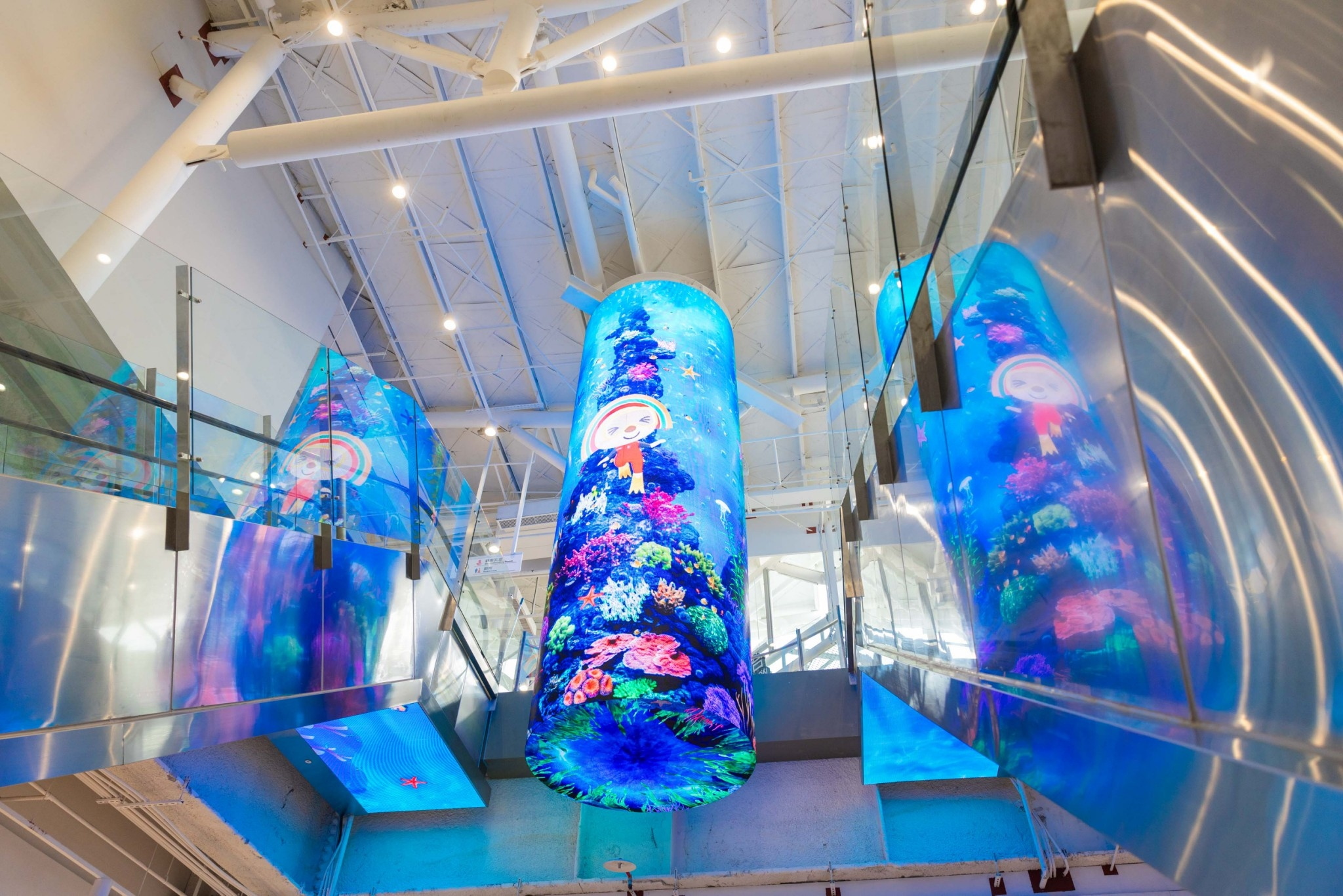 達擎與傑可達整合先進顯示技術與軟硬體應用服務，提供一系列大型LED顯示解決方案，為全新改裝開幕的「清水服務區」佈局嶄新視覺體驗。