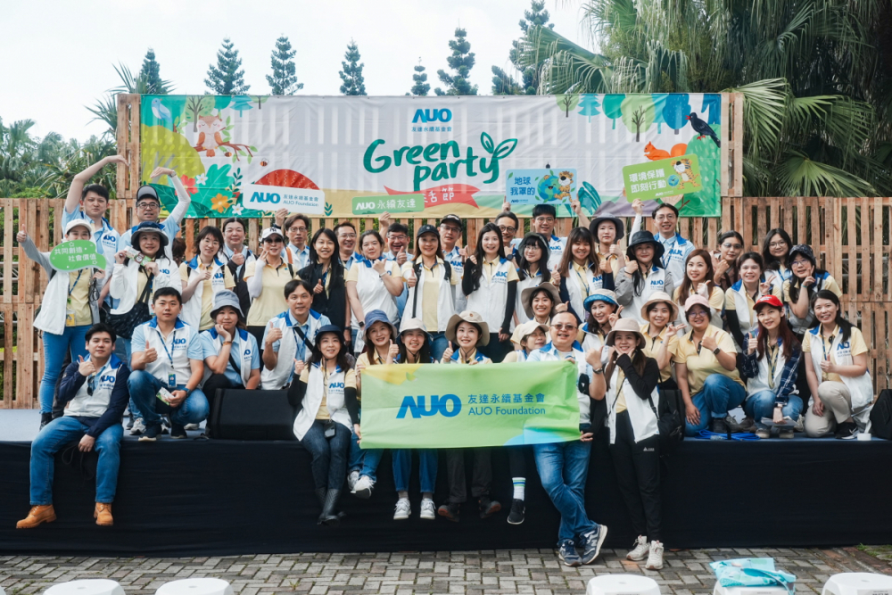 友達積極推動低碳轉型、節能減碳與減塑行動，落實環境承諾與社會責任，榮獲「台灣百大永續典範企業獎」